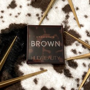 HUDA BEAUTY Chocolate Brown Obsessions eyeshadow palette